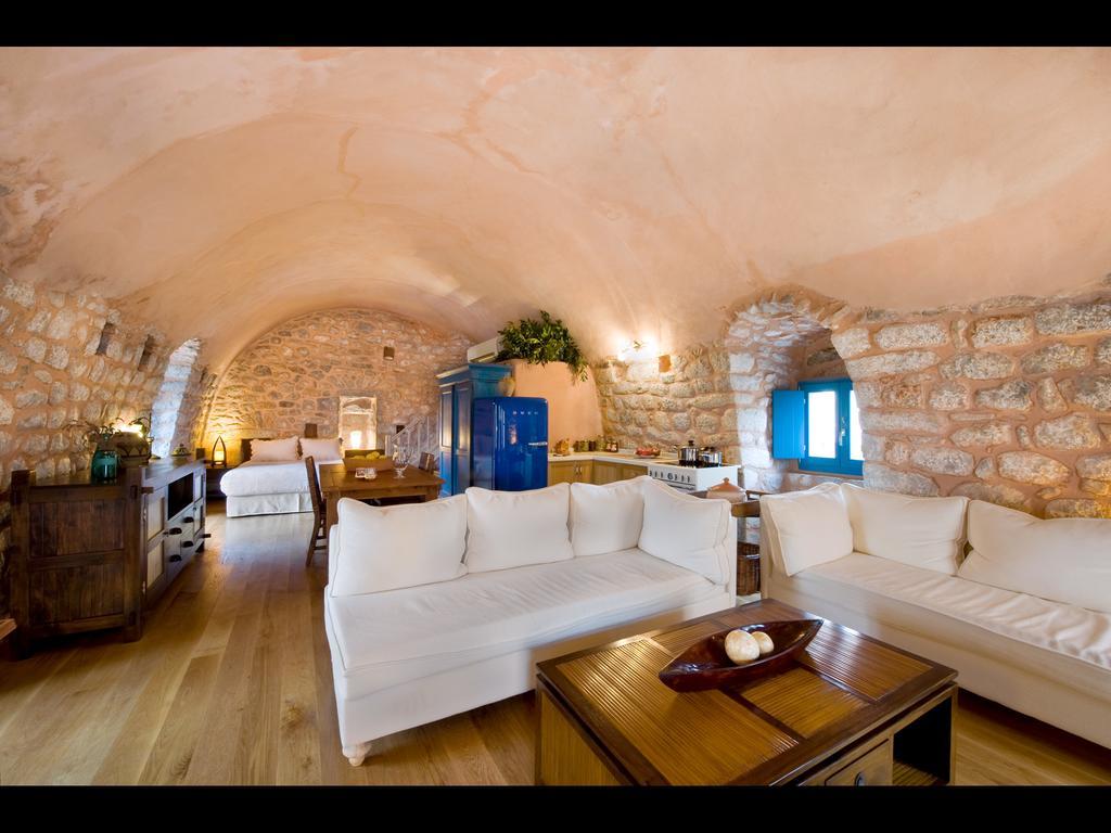 אפרטהוטל Pírgos Dhiroú Arapakis Historic Castle חדר תמונה