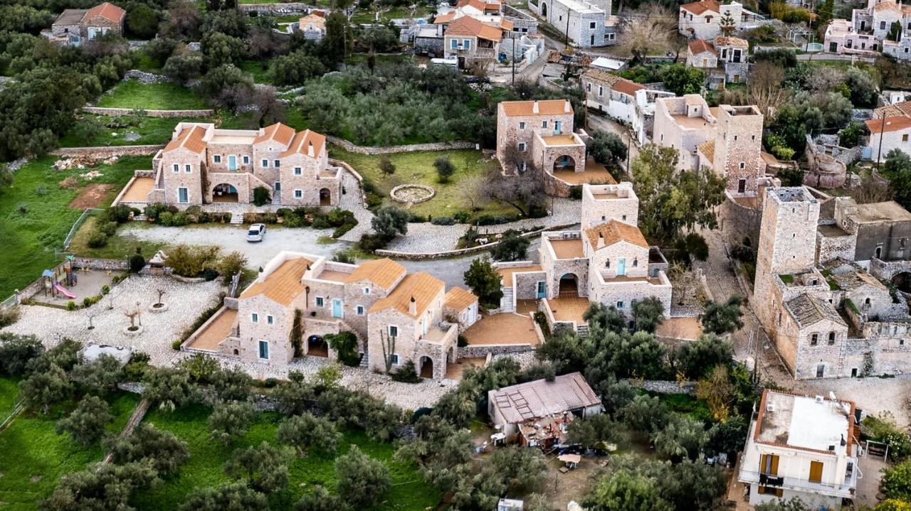 אפרטהוטל Pírgos Dhiroú Arapakis Historic Castle מראה חיצוני תמונה