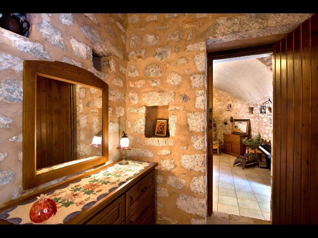 אפרטהוטל Pírgos Dhiroú Arapakis Historic Castle חדר תמונה