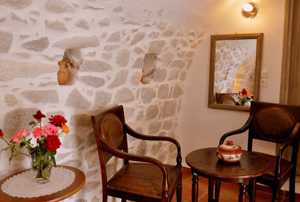 אפרטהוטל Pírgos Dhiroú Arapakis Historic Castle מראה חיצוני תמונה