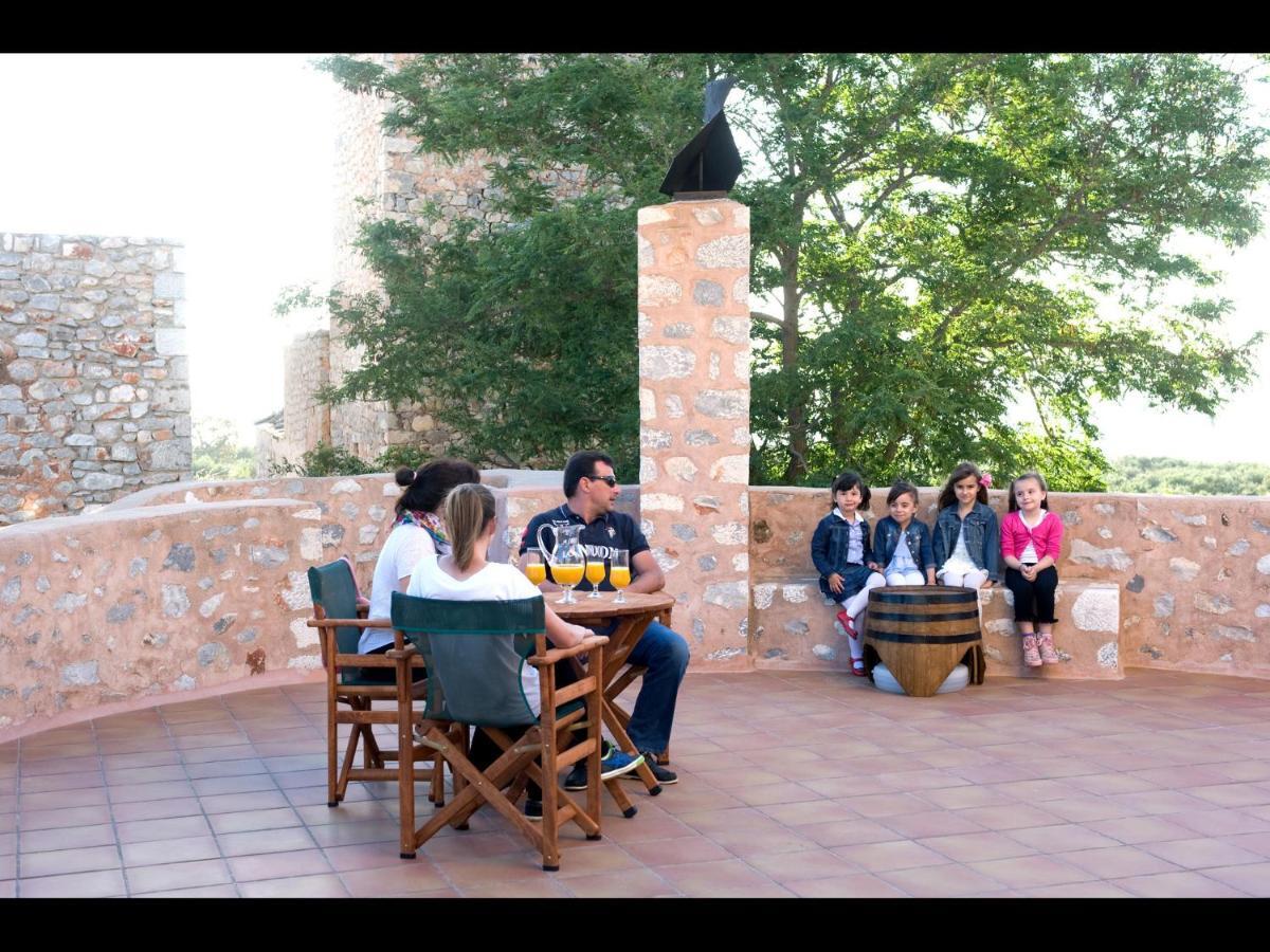 אפרטהוטל Pírgos Dhiroú Arapakis Historic Castle חדר תמונה